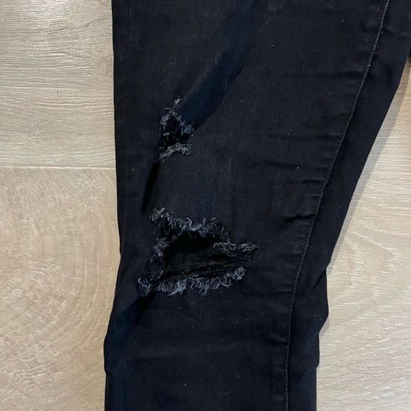 American Eagle Black Distressed Skinny Jeans - Picture 3 of 6